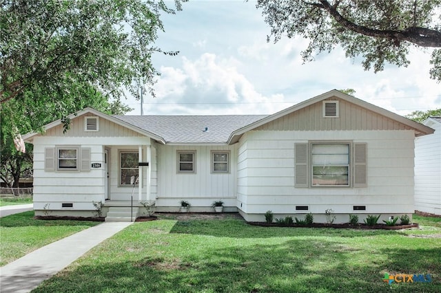 single story home featuring a front yard