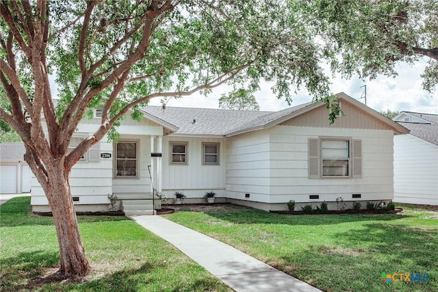 single story home with a front yard