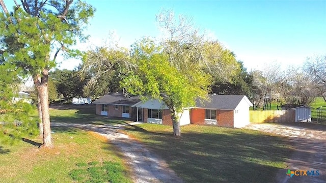 view of front facade with a front yard