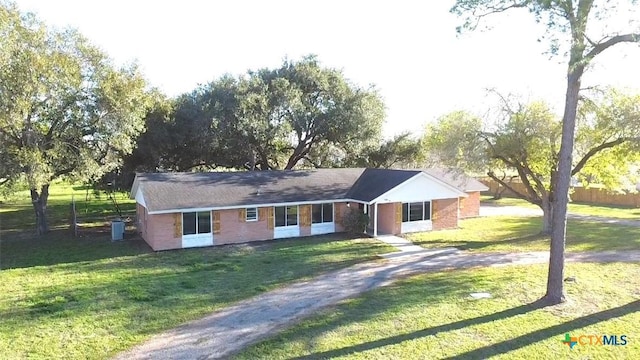 single story home with a front yard