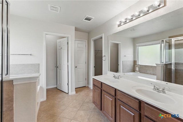 2441 Ibis Ave, New Braunfels, TX 78130 - bathroom featuring a sink, visible vents, and a garden tub