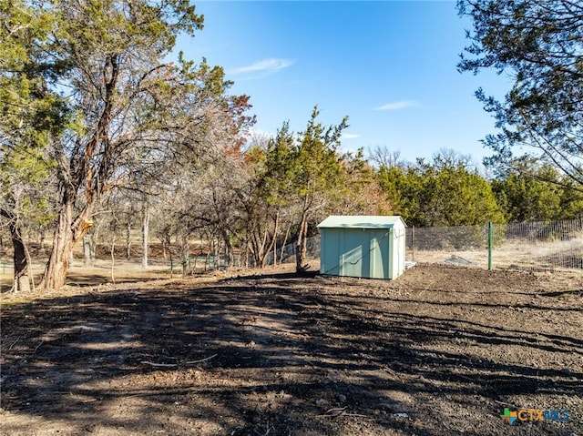 view of yard with a storage unit