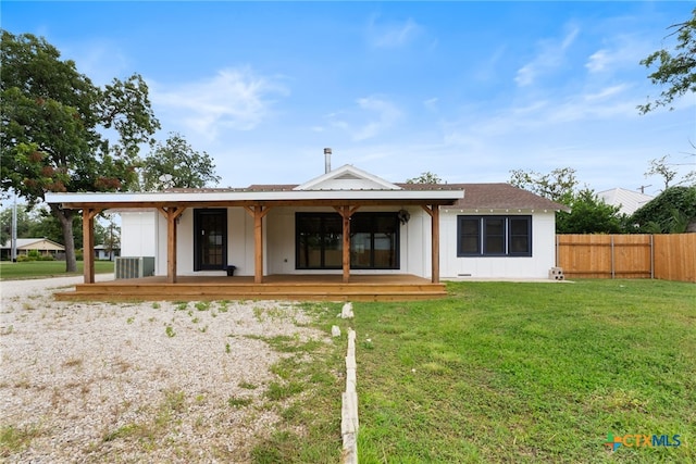 456 Magazine Ave, New Braunfels, TX 78130 - rear view of house featuring board and batten siding