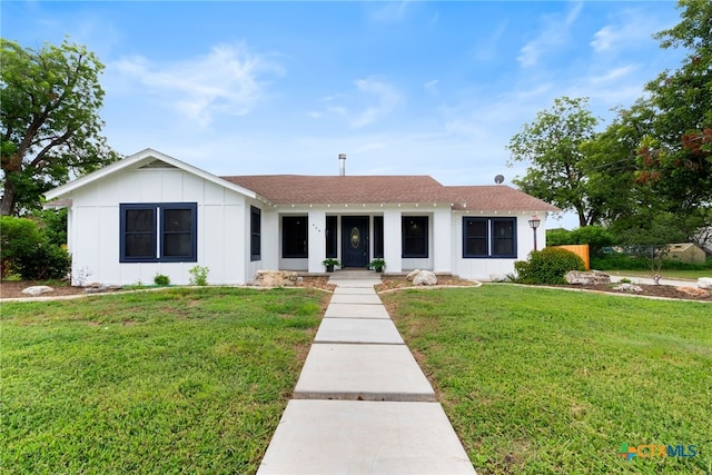 456 Magazine Ave, New Braunfels, TX 78130 - view of front facade featuring board and batten siding, a front yard, and roof with shingles