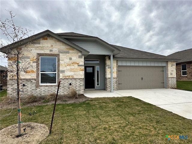 view of front of home featuring a garage and a front lawn