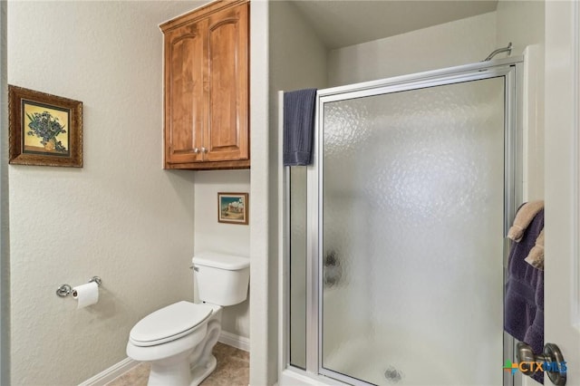 120 Oak Vis, New Braunfels, TX 78132 - full bath featuring toilet, baseboards, and a shower stall