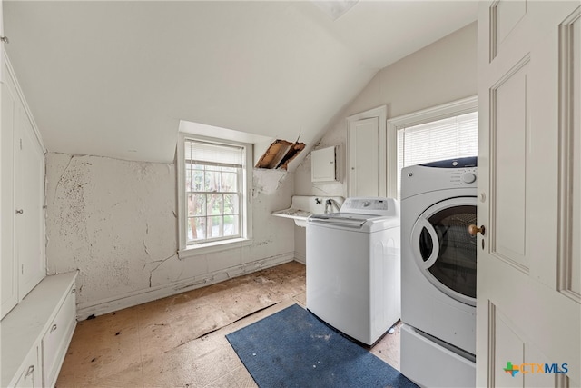 washroom featuring sink, cabinets, and washing machine and clothes dryer