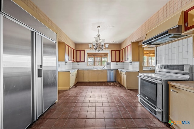 kitchen featuring appliances with stainless steel finishes, a chandelier, tasteful backsplash, and range hood