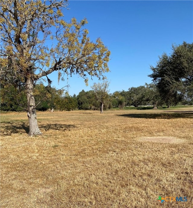 Listing photo 2 for 1506 Moss Ln, Cuero TX 77954