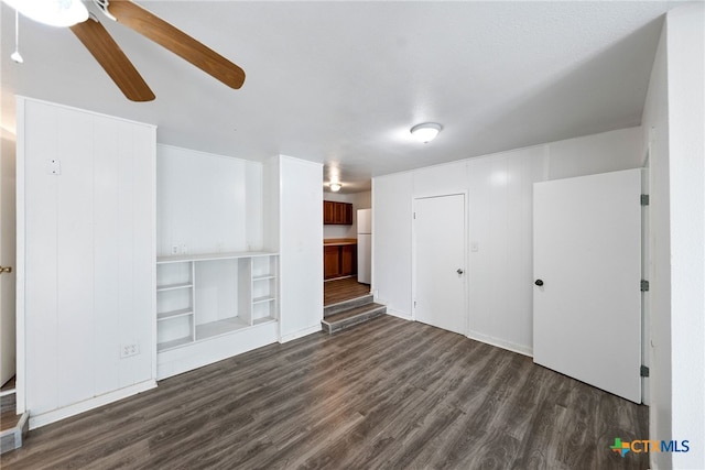 unfurnished room with dark wood-type flooring and ceiling fan