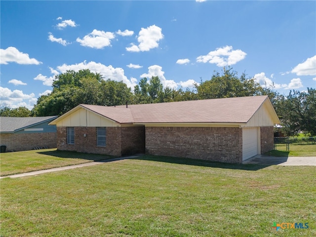 single story home featuring a front lawn and a garage