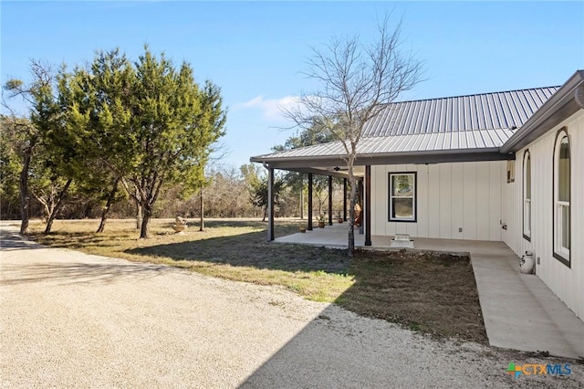 view of yard with a patio