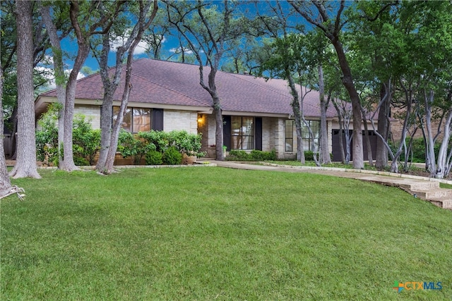 9215 Standing Creek Ln, San Antonio, TX 78230 - view of front facade featuring a front lawn and roof with shingles