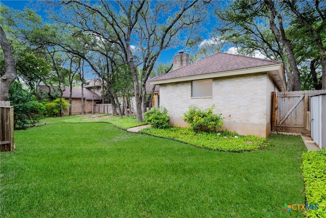 9215 Standing Creek Ln, San Antonio, TX 78230 - view of yard featuring a gate