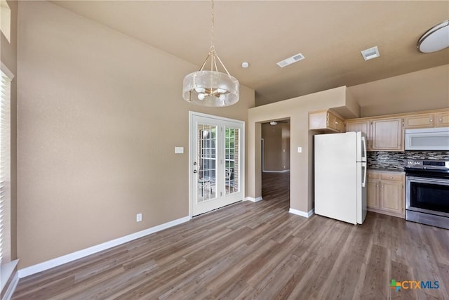 kitchen with an inviting chandelier, white appliances, wood finished floors, and visible vents