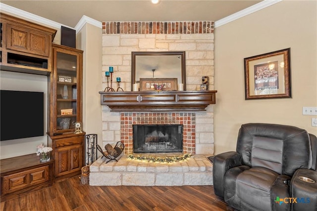 924 Queen Elizabeth Dr, Mcgregor, TX 76657 - living room featuring a stone fireplace, wood finished floors, and crown molding