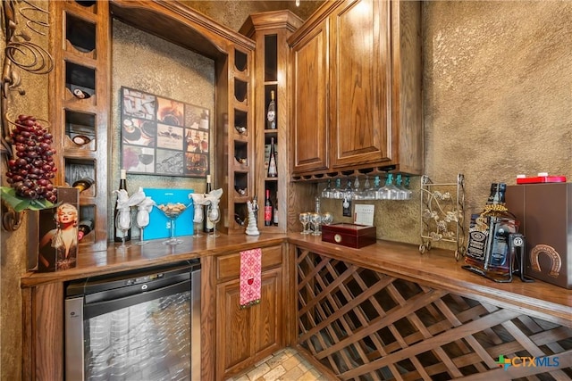 924 Queen Elizabeth Dr, Mcgregor, TX 76657 - bar with beverage cooler and a dry bar