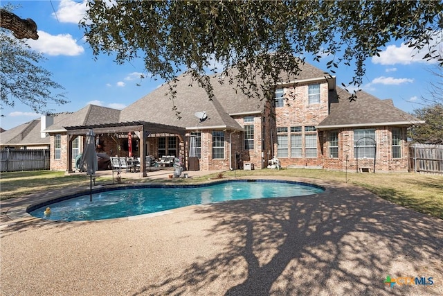 924 Queen Elizabeth Dr, Mcgregor, TX 76657 - view of swimming pool with a fenced in pool, a yard, a fenced backyard, a pergola, and a patio area