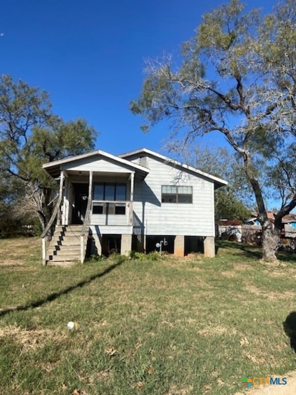 view of front of home featuring covered porch and a front yard