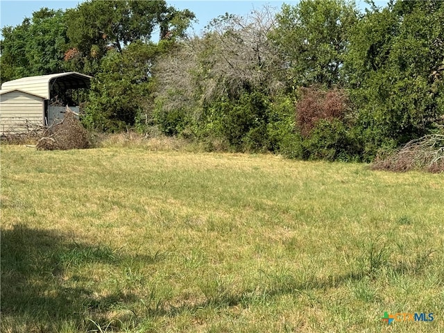 view of yard featuring a carport