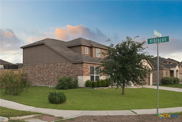 view of front facade featuring a front lawn