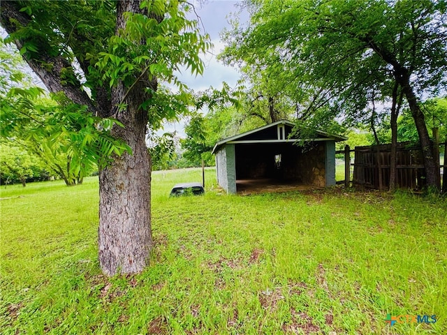 706 Golf Course Rd, Gatesville, TX 76528 - view of yard featuring fence and an outdoor structure