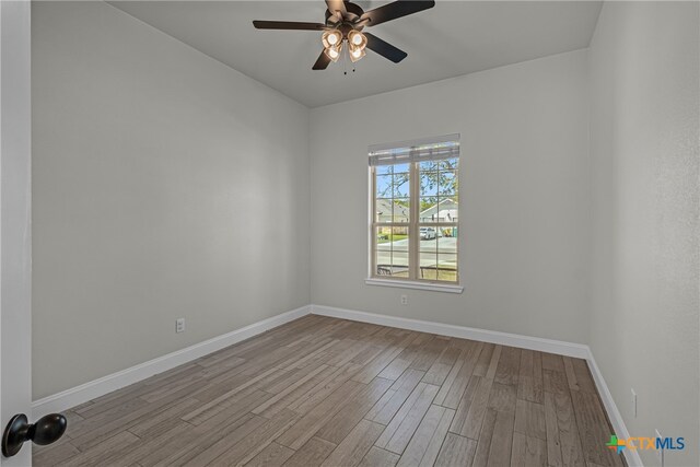 unfurnished room featuring light hardwood / wood-style floors and ceiling fan