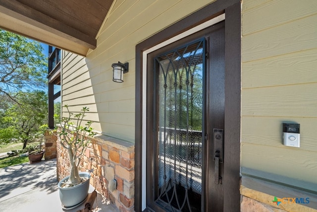 view of property entrance