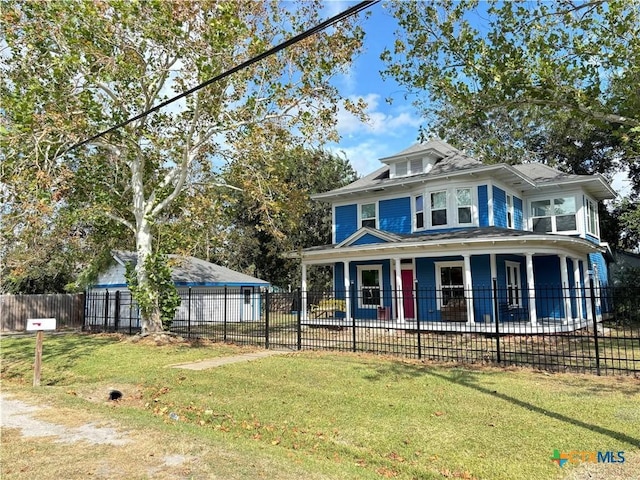 view of front facade featuring a front lawn