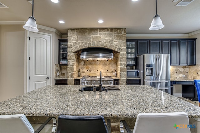 kitchen with stainless steel appliances, decorative backsplash, sink, a large island, and ornamental molding