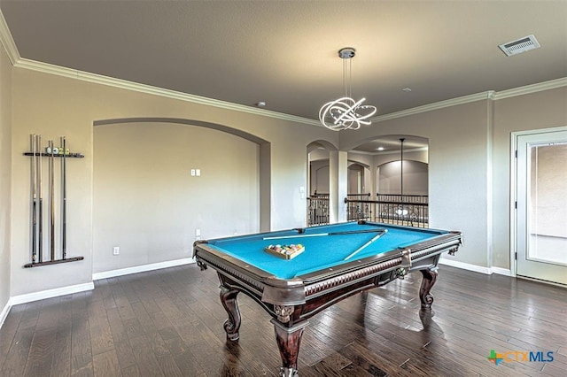 playroom featuring crown molding, wood finished floors, visible vents, and arched walkways