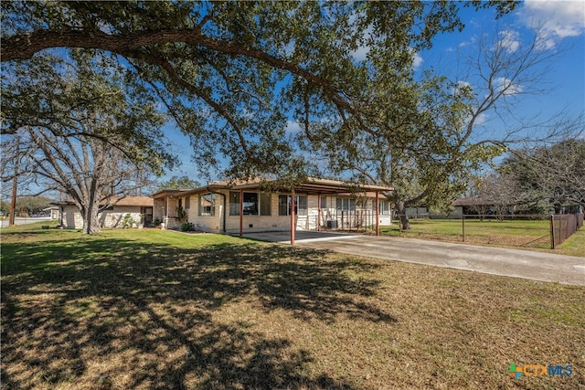 single story home featuring brick siding, fence, and a front yard