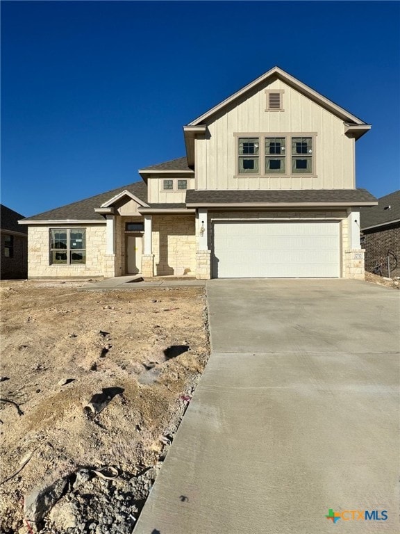 view of front facade with a garage