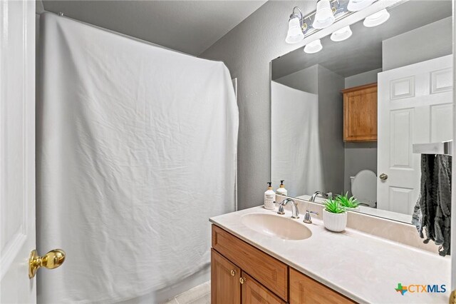 4504 Twin Oaks Cir, Killeen, TX 76542 - full bath featuring vanity