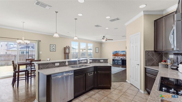 kitchen featuring stainless steel appliances, a center island with sink, ceiling fan with notable chandelier, hanging light fixtures, and crown molding