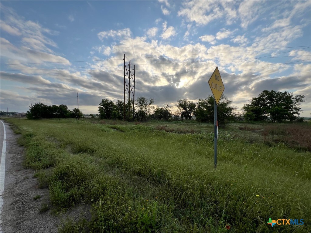 734 E Frontage Rd, Victoria, TX 77905
