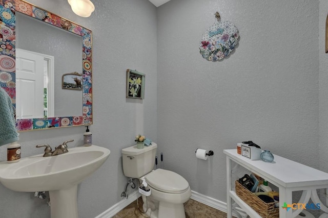 172 River Chase Dr, New Braunfels, TX 78132 - bathroom with toilet and baseboards