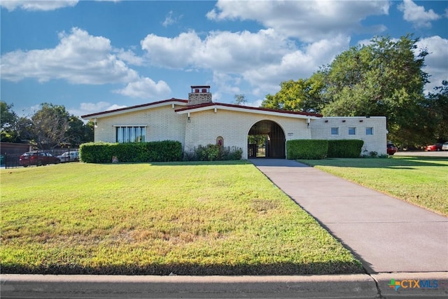 view of front of property with a front lawn