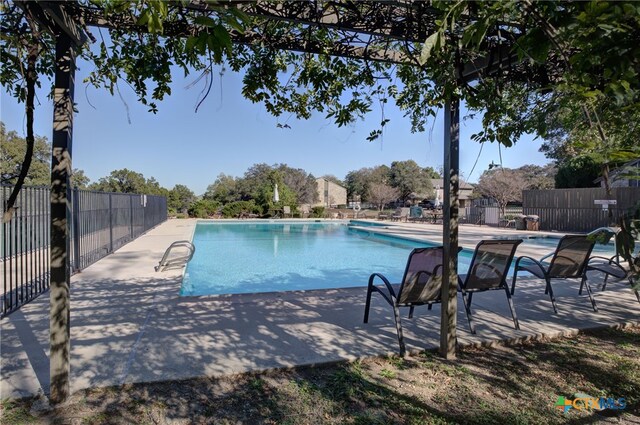 view of swimming pool