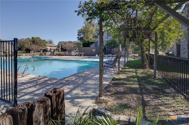 view of swimming pool