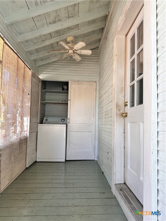 entrance to property with washer / clothes dryer and ceiling fan