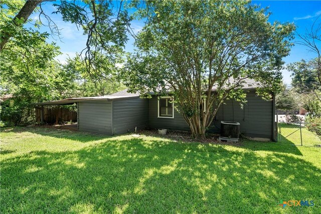 1404 N Beal St, Belton, TX 76513 - view of yard featuring central AC