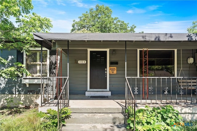 1404 N Beal St, Belton, TX 76513 - property entrance featuring covered porch