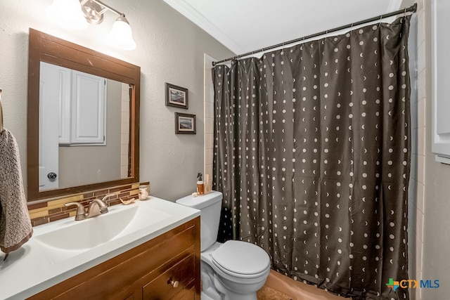 805 Sunrise Trl, Spring Branch, TX 78070 - full bath featuring vanity, crown molding, a textured wall, and curtained shower