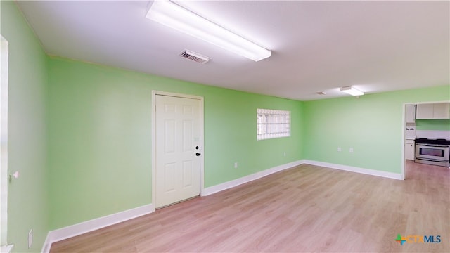 unfurnished room with light hardwood / wood-style flooring