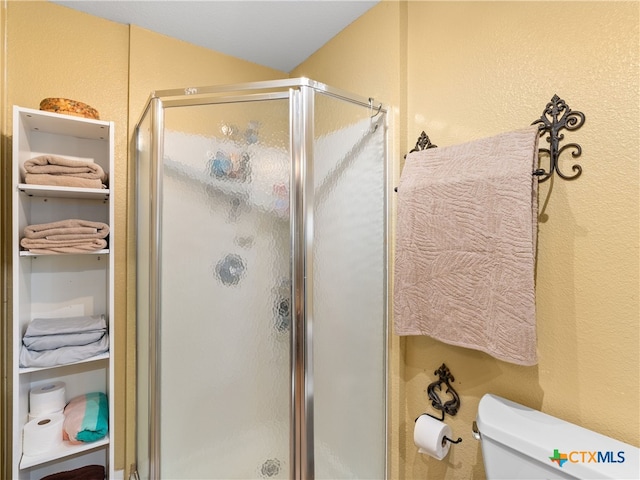 4386 Morningside Way, Canyon Lake, TX 78133 - bathroom featuring a stall shower and a textured wall