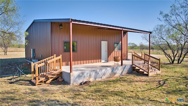 view of outdoor structure with a yard