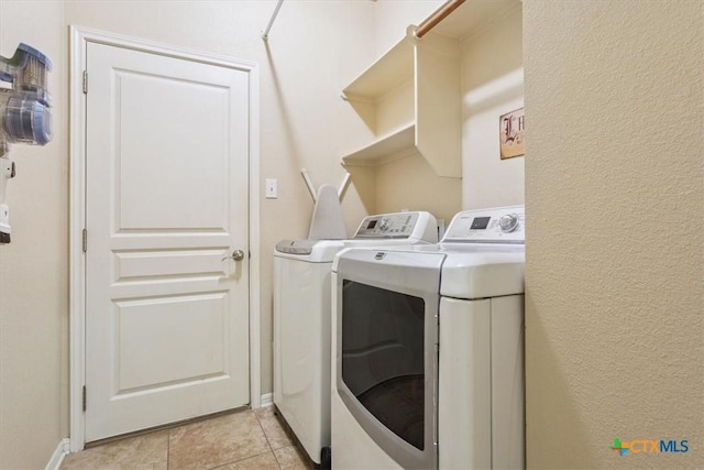 2005 Red Fox Dr, Nolanville, TX 76559 - washroom featuring washing machine and clothes dryer and baseboards