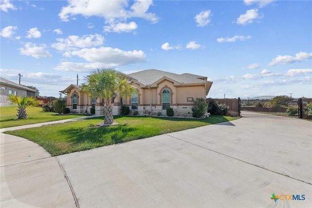 single story home with a front lawn