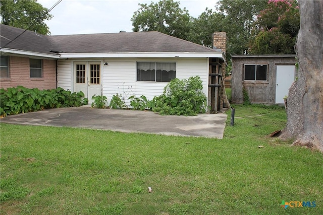 1610 Bexar Ave, Victoria, TX 77901 - view of front facade featuring a chimney, a front lawn, and a patio area